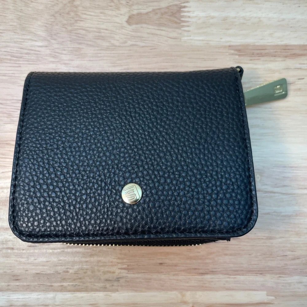 Laundry by Shelli Segal Black Pebbled Bifold Wallet Gold‎ Hardware New No Tags